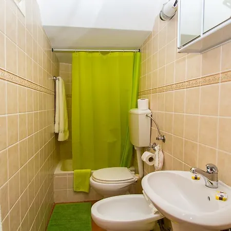 Akivillas Rose * Lagos